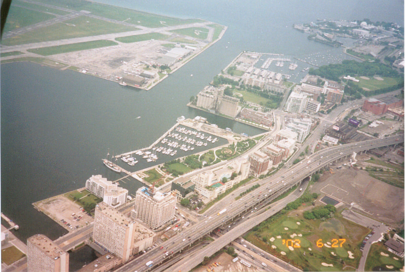 03. View from CN tower skypod -- Gardiner Expressway - City Centre Airport.png