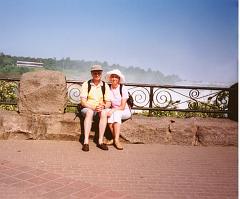 21. Niagara Falls -- Roo and Slava on Horseshoe Falls